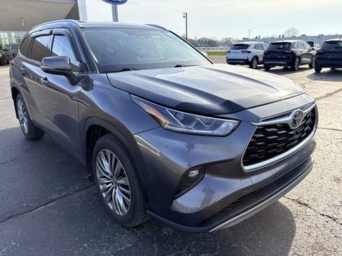 Used 2022 Toyota Highlander Platinum image 7