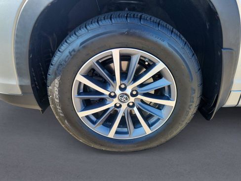 Used 2017 Toyota Highlander XLE AWD/4WD image 9