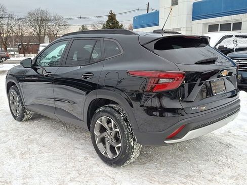 Used 2024 Chevrolet Trax LT w/ Driver Confidence Package image 6