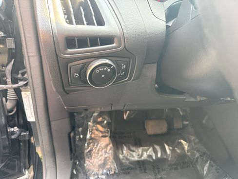 Used 2014 Ford Focus SE FWD image 17