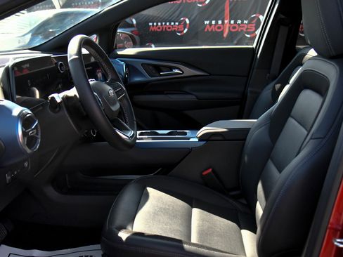 Used 2024 Chevrolet Equinox EV LT w/ LPO, Trailering Package image 17