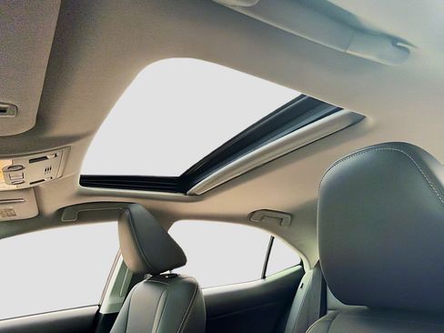 Used 2016 Lexus IS 300 AWD w/ Navigation System Package image 27