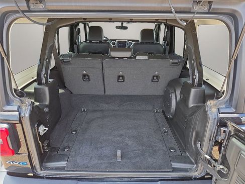 Used 2023 Jeep Wrangler Unlimited Sahara image 15