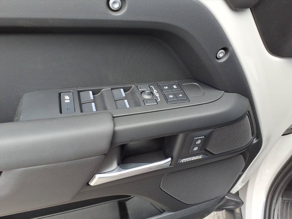 New 2026 Land Rover Defender 110 X-Dynamic SE AWD/4WD image 14