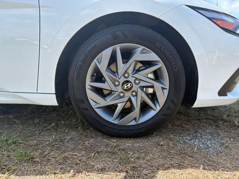 Used 2026 Hyundai Elantra Hybrid FWD image 25