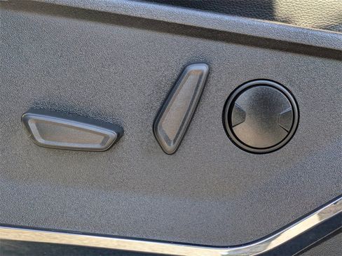 Used 2023 Ford F150 Lariat w/ Trailer Tow Package image 22