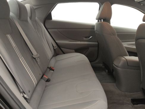 Used 2023 Hyundai Elantra SEL w/ Convenience Package image 19