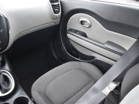 Used 2018 Kia Soul FWD image 17
