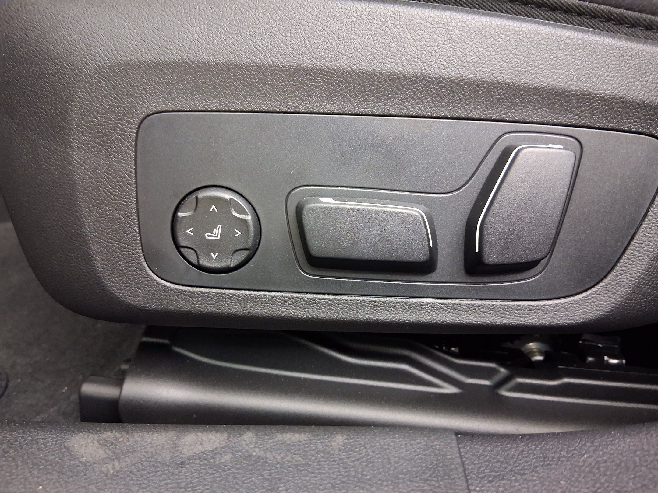New 2026 BMW 330i Sedan w/ Convenience Package RWD image 13