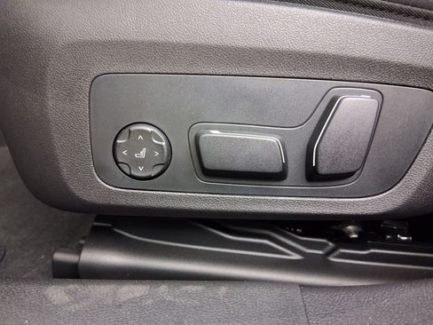 New 2026 BMW 330i Sedan w/ Convenience Package RWD image 13