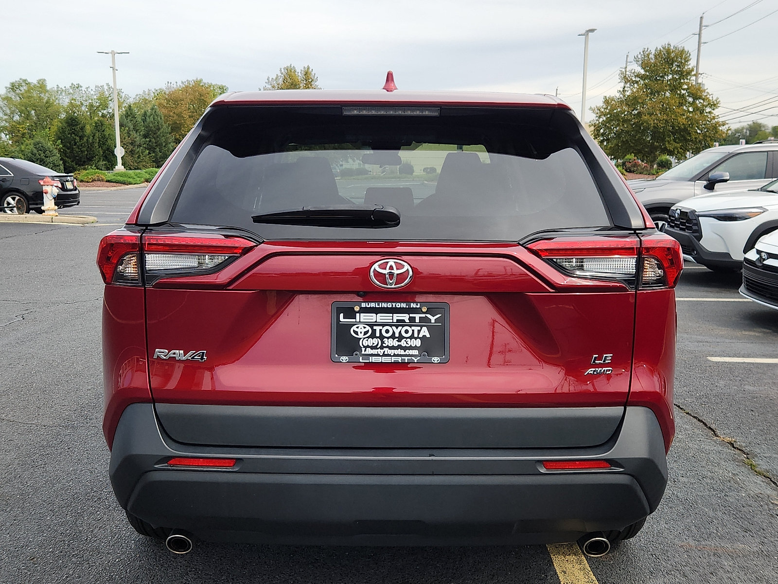 Used 2024 Toyota RAV4 LE AWD/4WD image 5