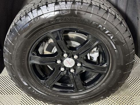 Used 2023 GMC Acadia AT4 w/ Technology Package image 34