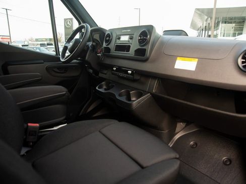 Used 2025 Mercedes-Benz Sprinter 2500 image 33