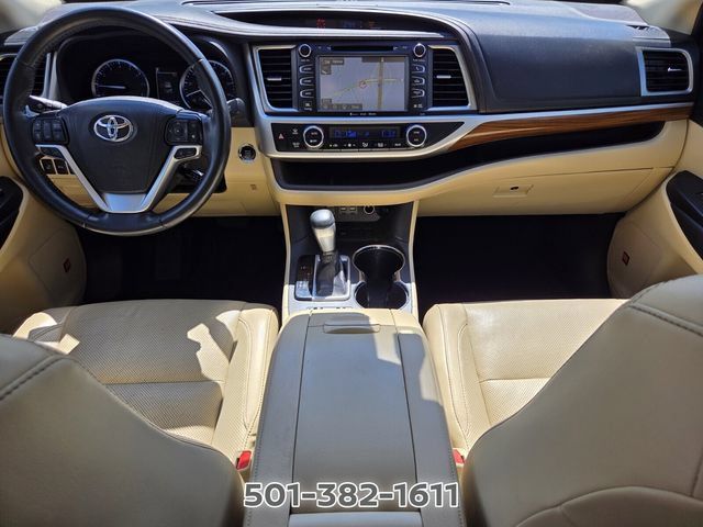 Used 2019 Toyota Highlander Limited Platinum FWD image 16