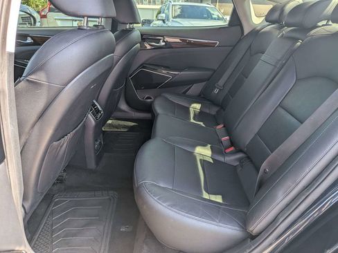 Used 2017 Kia Cadenza Premium w/ Luxury Package FWD image 13
