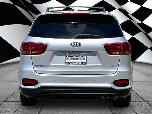Used 2019 Kia Sorento AWD w/ LX Convenience Package image 4