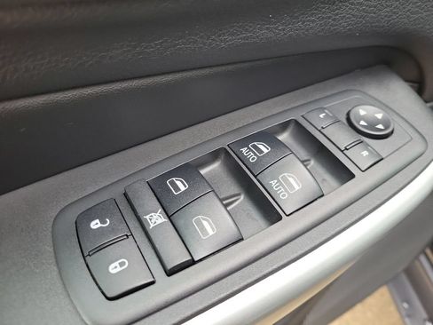 Used 2018 Jeep Cherokee Trailhawk AWD/4WD image 18