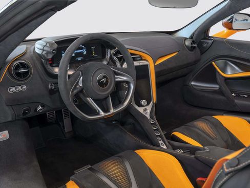 Used 2024 McLaren 750S Spider RWD image 15