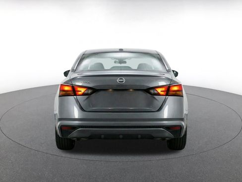 Used 2025 Nissan Altima 2.5 SV FWD image 8