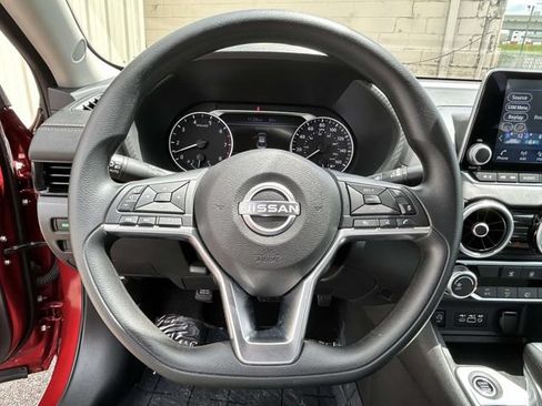 Used 2025 Nissan Sentra SV FWD image 22