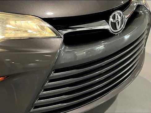 Used 2015 Toyota Camry LE FWD image 31
