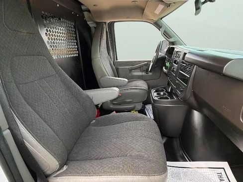 Used 2025 Chevrolet Express 2500 w/ Driver Convenience Package RWD image 30