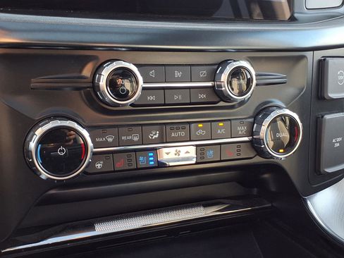 Used 2022 Ford F150 Limited image 11