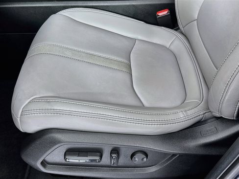 Certified 2025 Honda Pilot Touring image 20