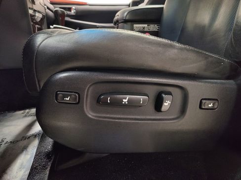 Used 2015 Lexus LX 570 4WD w/ Luxury Package image 30