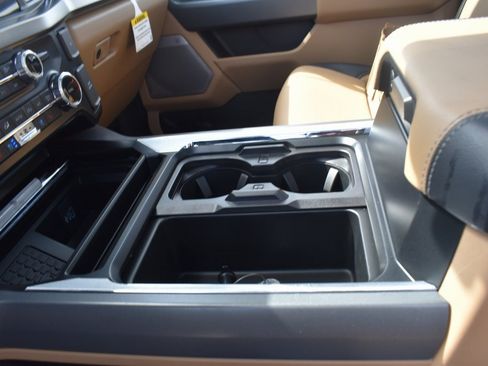 Used 2025 Ford F450 Lariat w/ FX4 Off-Road Package image 25