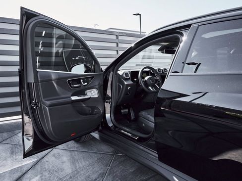 Used 2026 Mercedes-Benz GLC 300 image 27