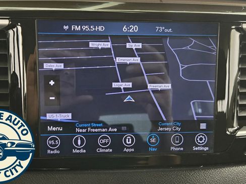 Used 2019 Chrysler Pacifica Touring Plus w/ Tire & Wheel Group FWD image 14