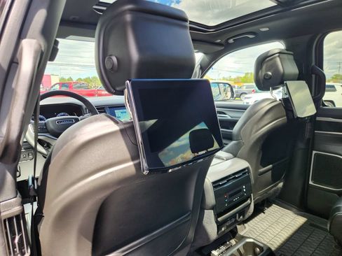 Used 2024 Jeep Wagoneer Series II AWD/4WD image 18