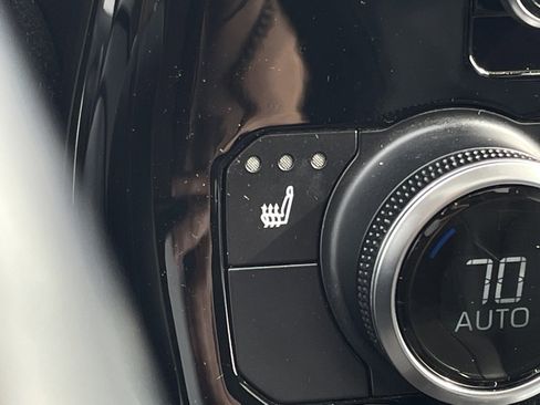 Used 2024 Toyota Highlander LE image 17