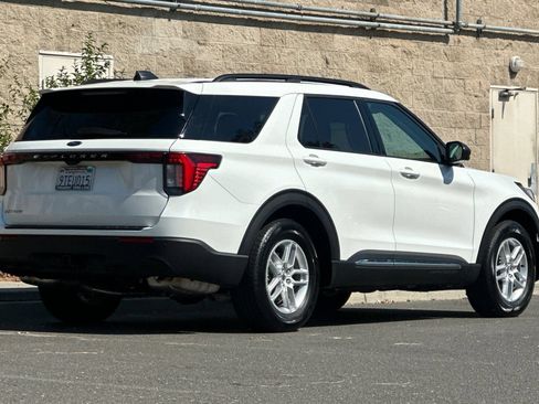 Certified 2025 Ford Explorer Active RWD image 3