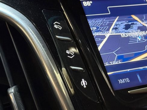 Used 2016 Cadillac Escalade ESV Luxury image 32