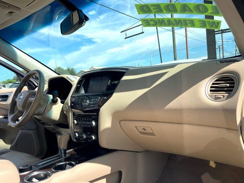 Used 2014 Nissan Pathfinder SL w/ SL Tech Package image 21