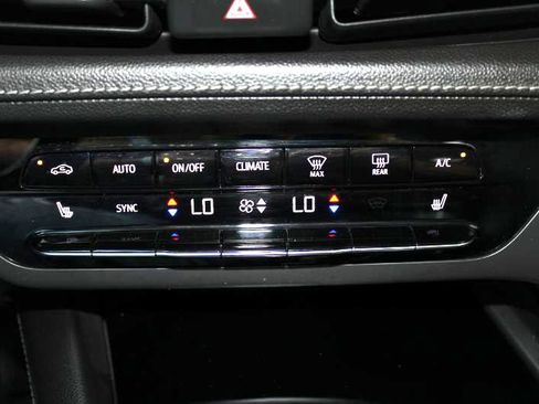 Used 2023 Buick Envision Essence image 34