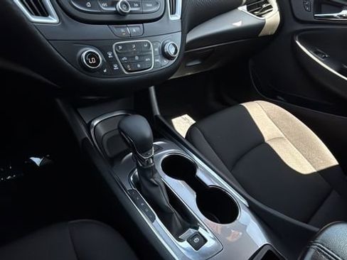 Used 2024 Chevrolet Malibu LT image 32