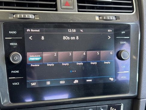 Used 2018 Volkswagen e-Golf SE FWD image 23
