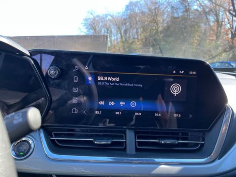 Used 2025 Chevrolet Trax LT image 21