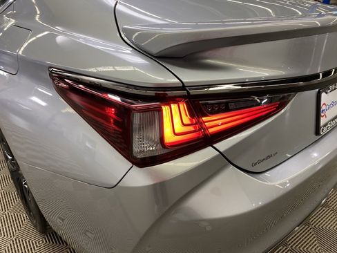 Used 2022 Lexus ES 300h F Sport image 10