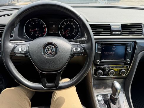 Used 2018 Volkswagen Passat 2.0T SE FWD image 24