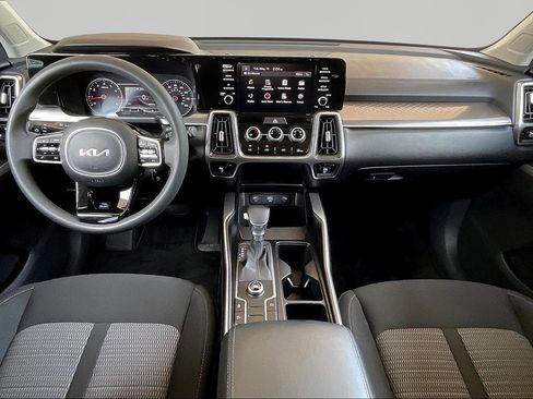 Used 2023 Kia Sorento LX FWD image 7