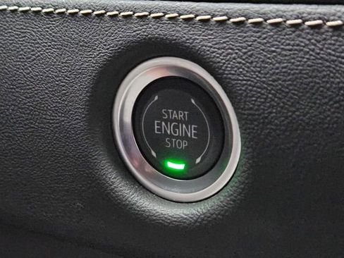 Used 2025 Cadillac Escalade Premium Luxury image 21