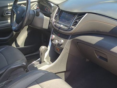 Used 2022 Chevrolet Trax LT w/ Driver Confidence Package AWD/4WD image 24