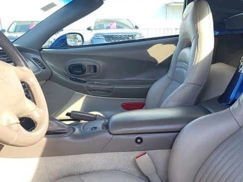 Used 2004 Chevrolet Corvette Convertible w/ Preferred Equipment Group image 2