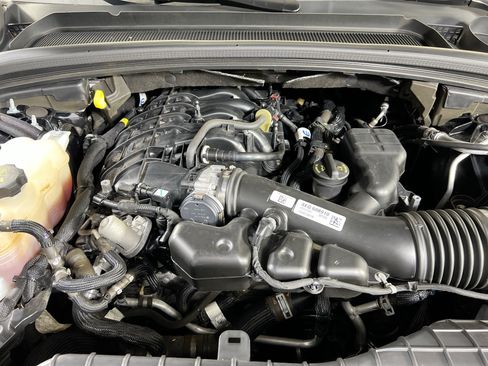 Used 2023 Jeep Grand Cherokee Limited AWD/4WD image 30