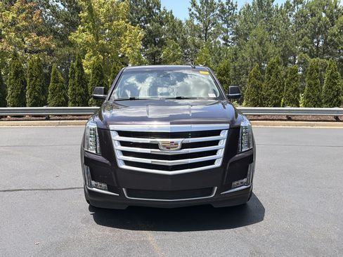 Used 2018 Cadillac Escalade Luxury AWD/4WD image 10