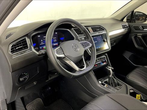 Used 2023 Volkswagen Tiguan SE image 18